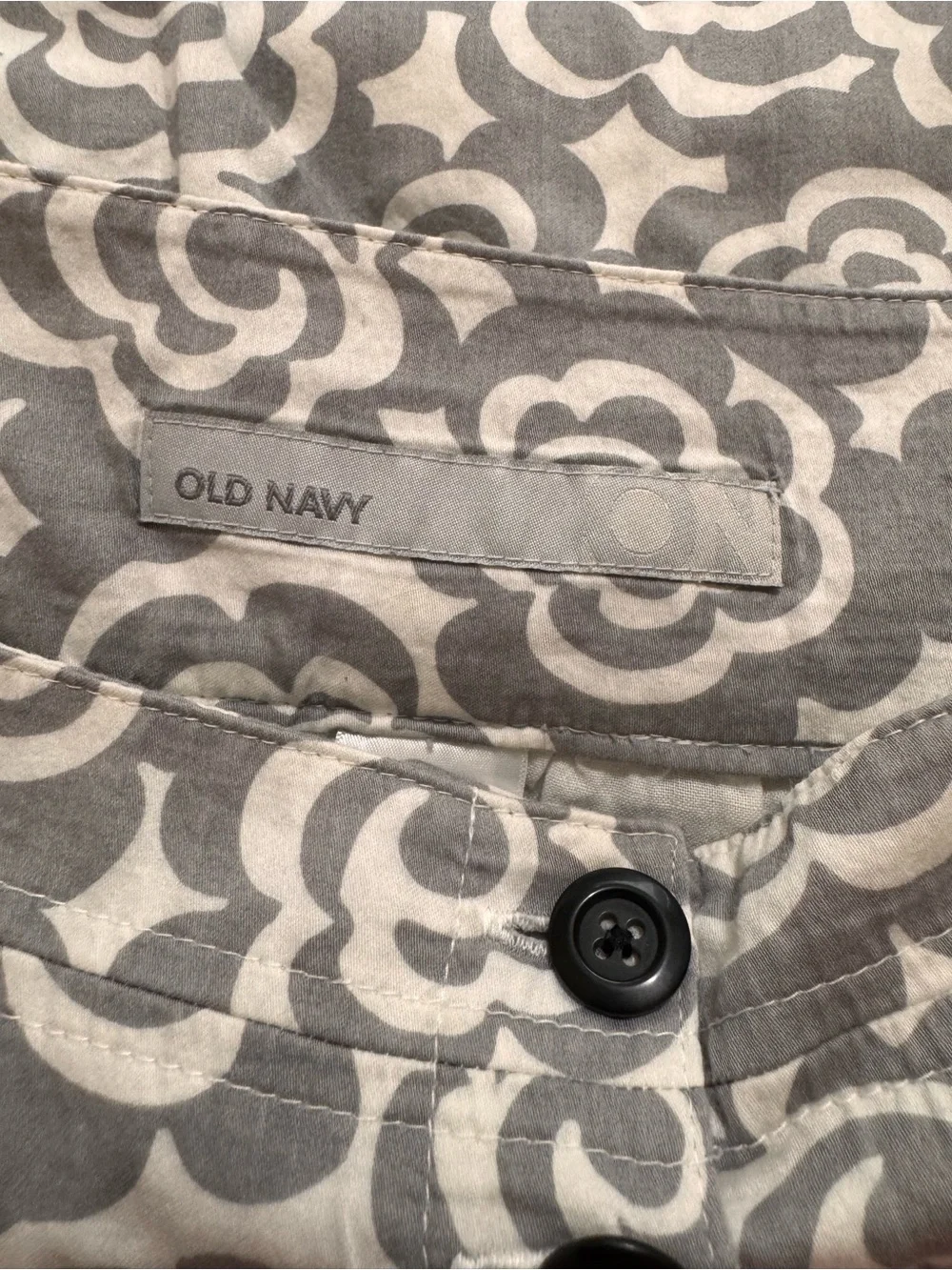 Old Navy Gray White Graphic Floral Pleated Retro Mini A-Line Skirt w/ pockets - Picture 4 of 13